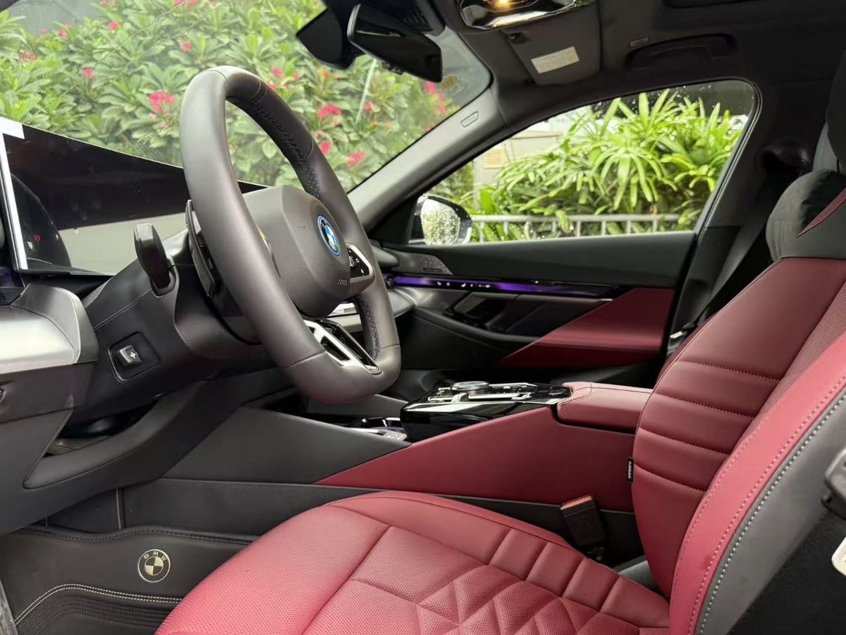 2026 BMW 2026 i5 eDrive 40L M-Sport Package Facelift photo 3