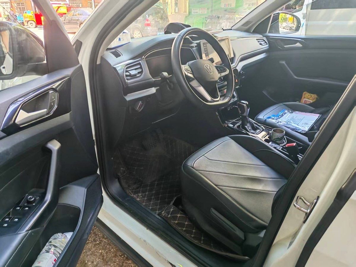 2025 VW Tharu XR RuiEnjoy 300TSI Edition photo 3