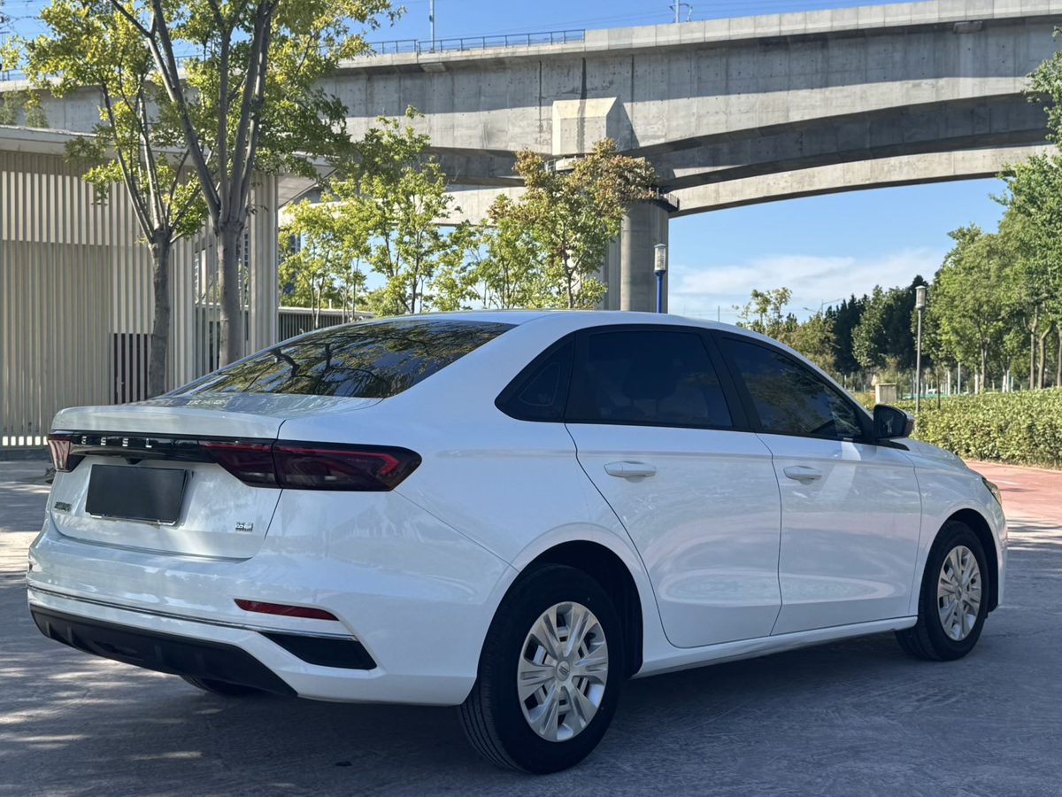 2024 Geely Emgrand 1.5L manual photo 3