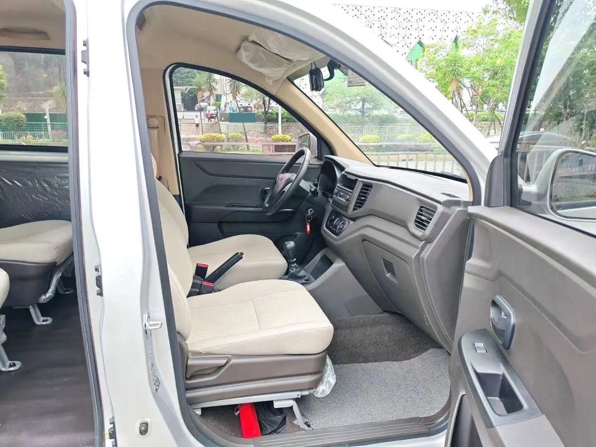 2024 WuLing HongGuang V 1.5 JinEnjoy Version Manual photo 5