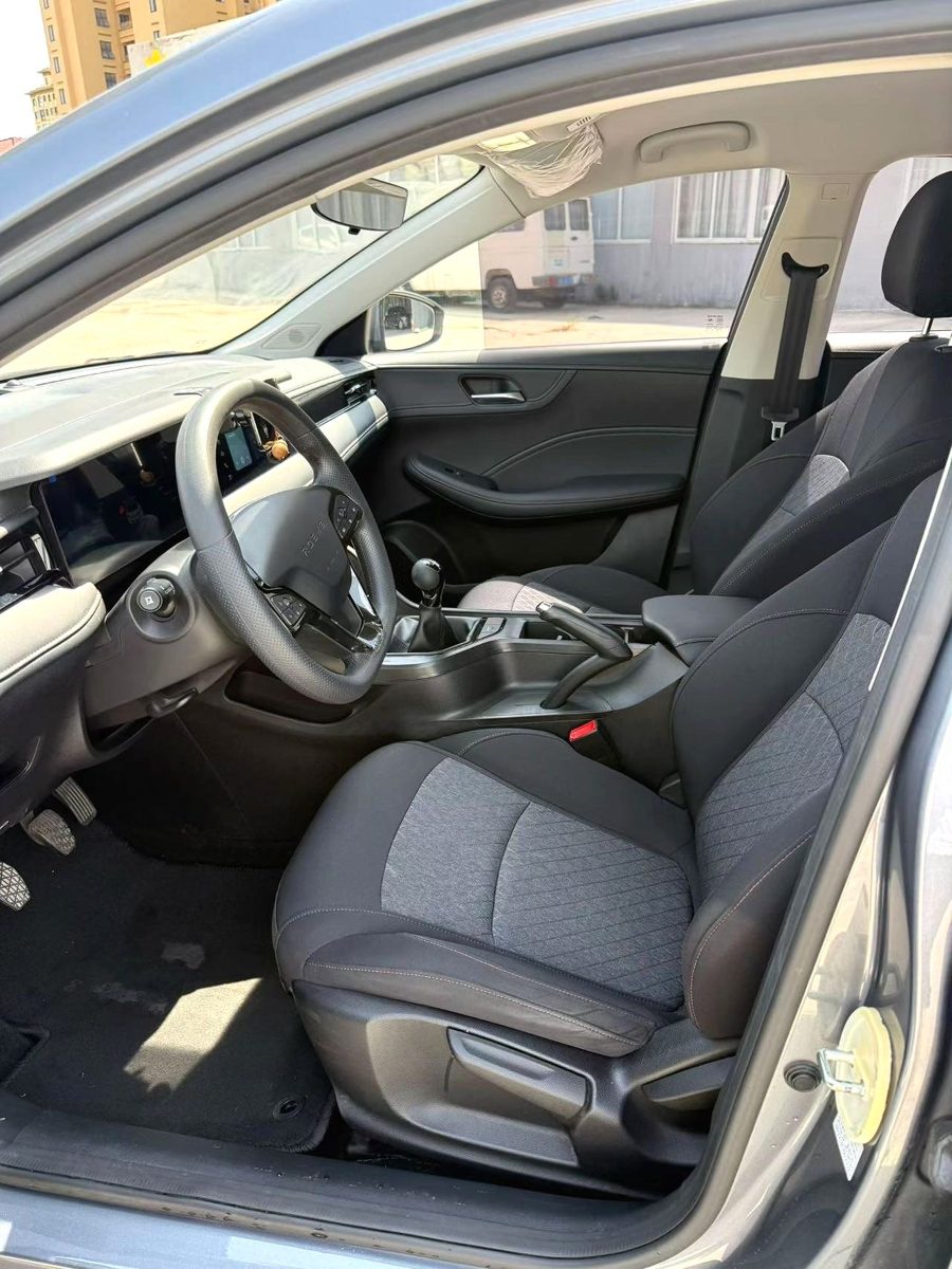 2024 Roewe i5 1.5L comfortable version manual photo 7