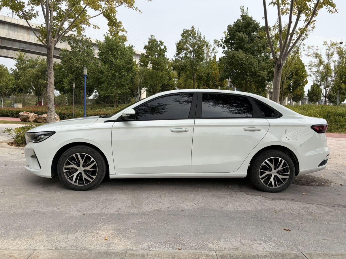 2024 Geely Emgrand manual with sunroof photo 2