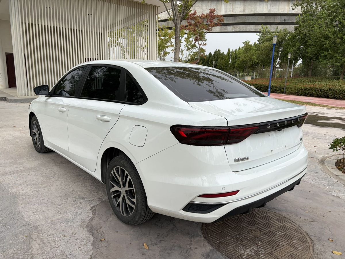 2024 Geely Emgrand manual with sunroof photo 4