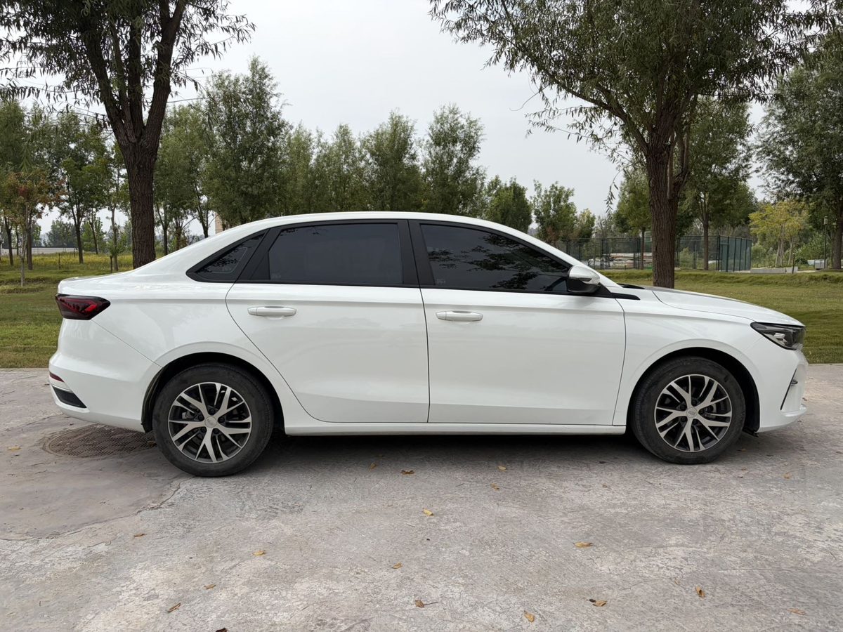 2024 Geely Emgrand manual with sunroof photo 6