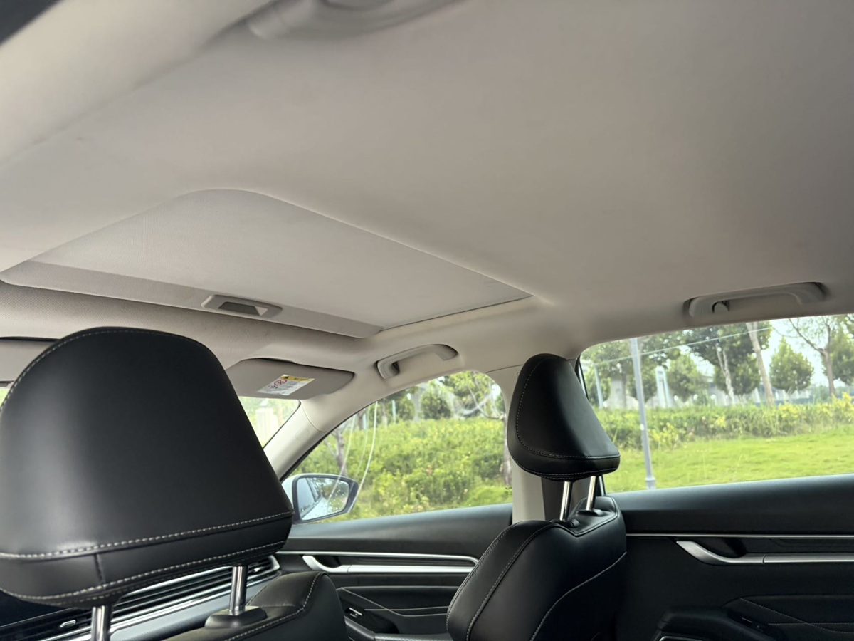 2024 Geely Emgrand manual with sunroof photo 9