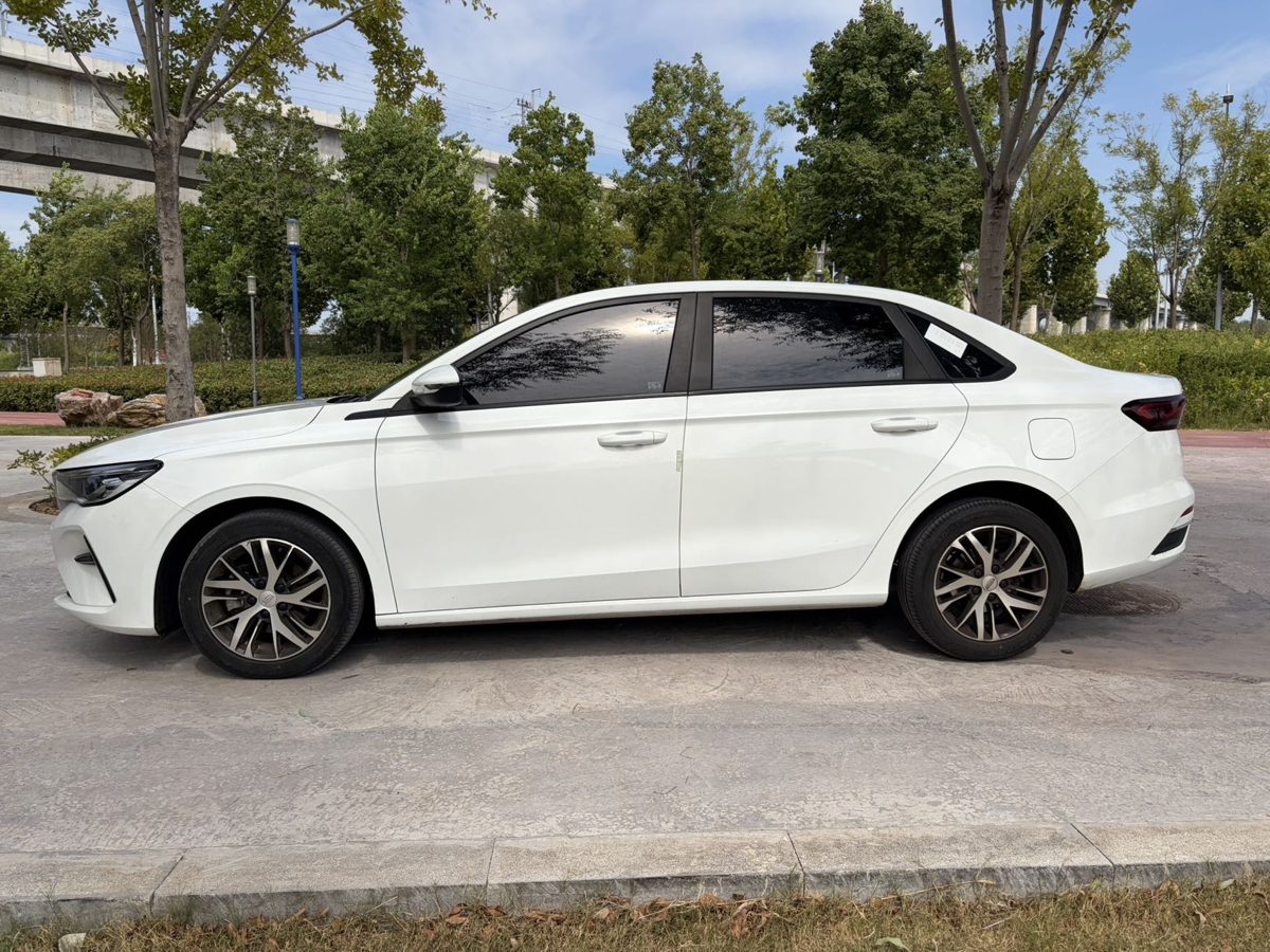 2024 Geely Emgrand Manual without sunroof photo 2