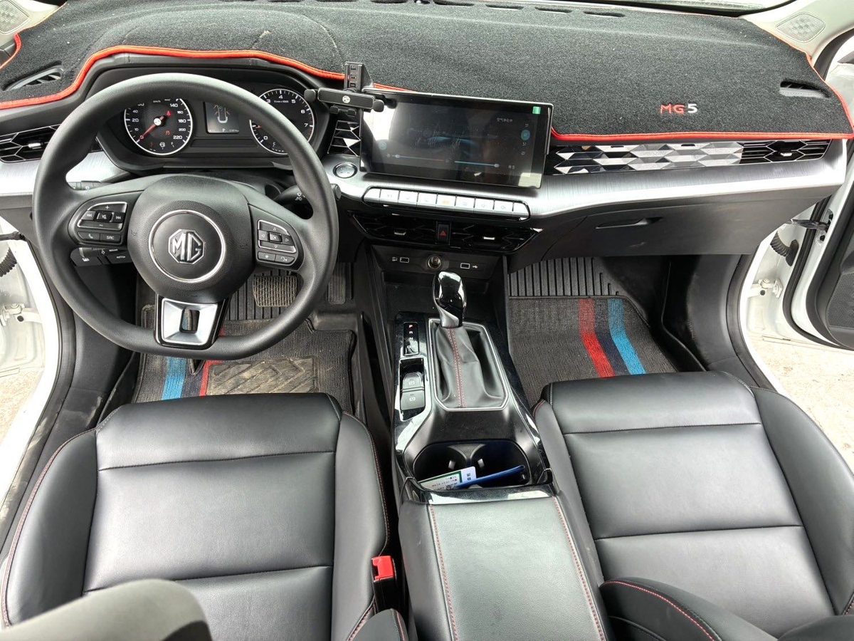 2024 MG5 Auto with sunroof，luxury edition photo 8