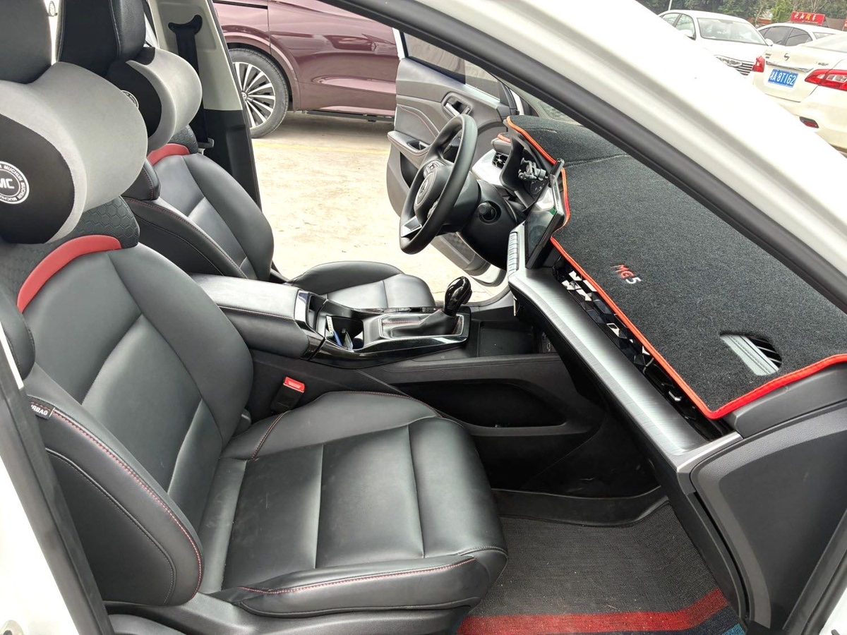 2024 MG5 Auto with sunroof，luxury edition photo 9