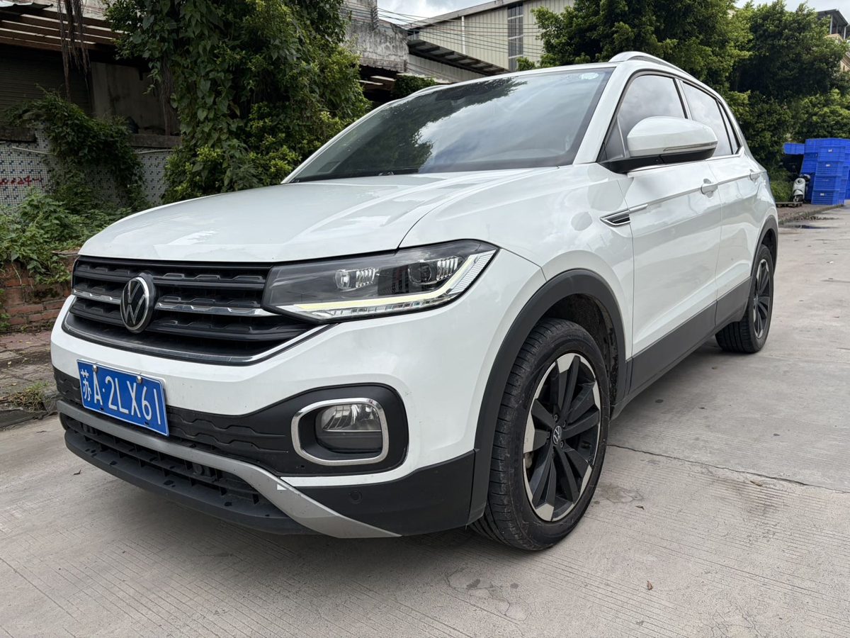 2024 VW Tacqua auto with sunroof