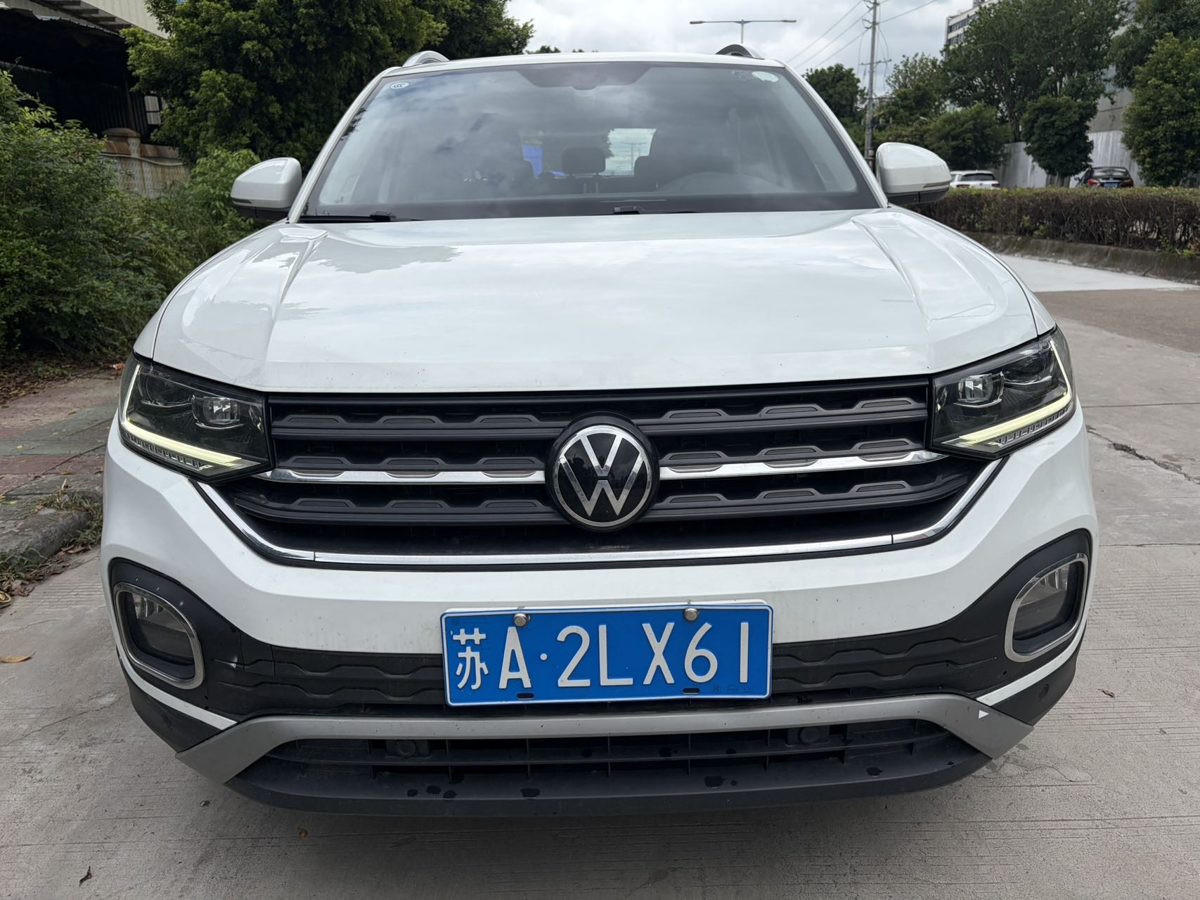 2024 VW Tacqua auto with sunroof photo 2