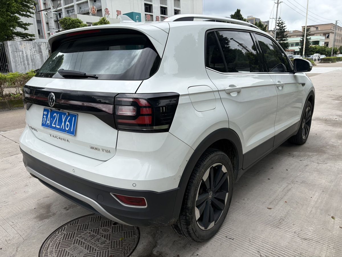 2024 VW Tacqua auto with sunroof photo 4