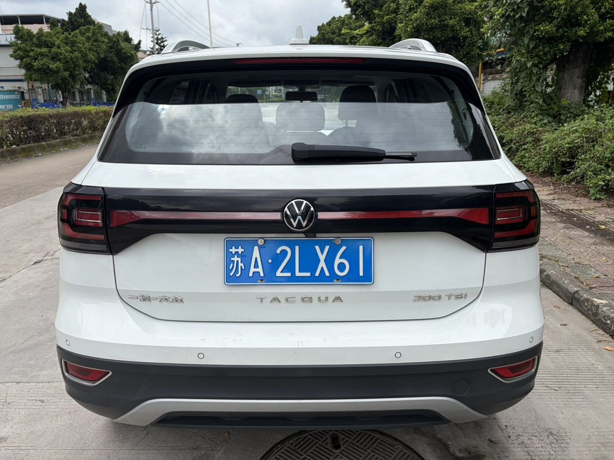 2024 VW Tacqua auto with sunroof photo 5