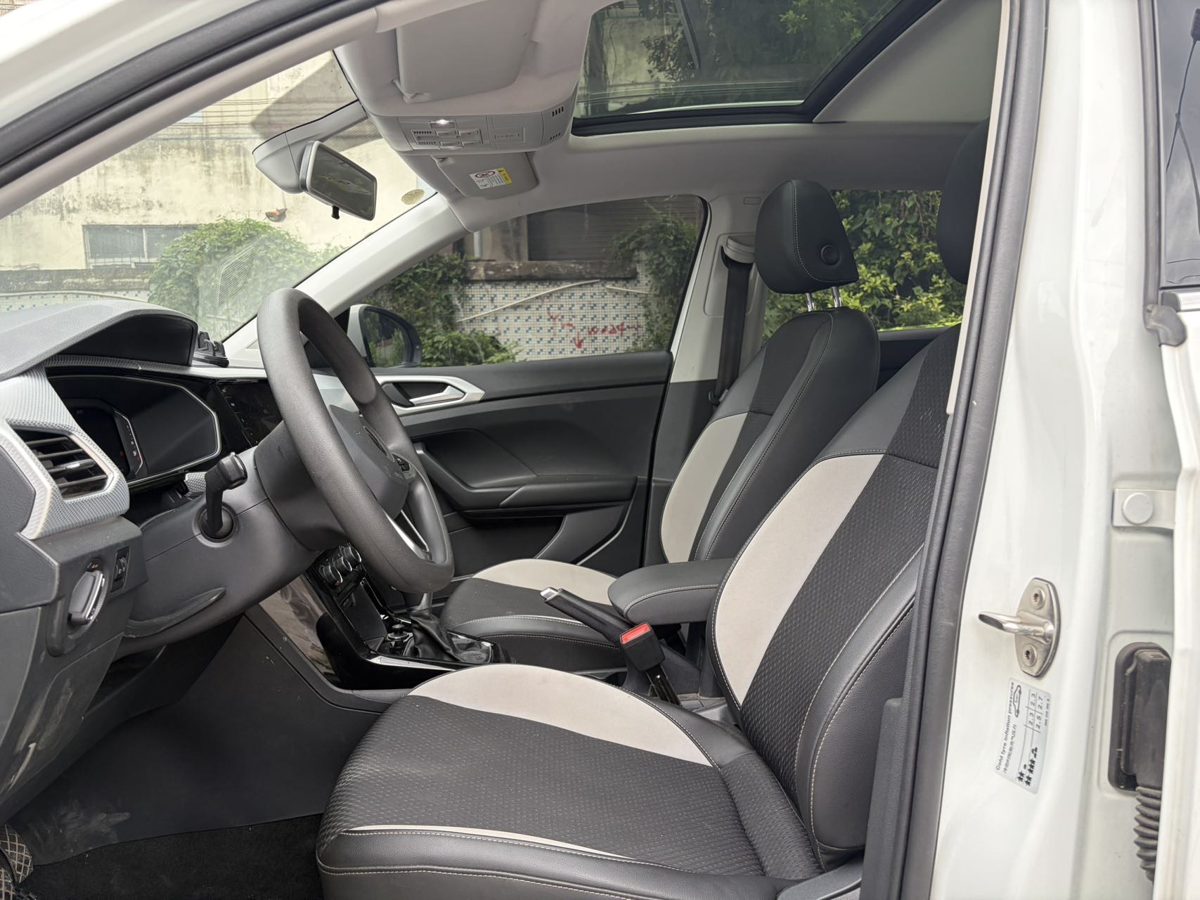2024 VW Tacqua auto with sunroof photo 7