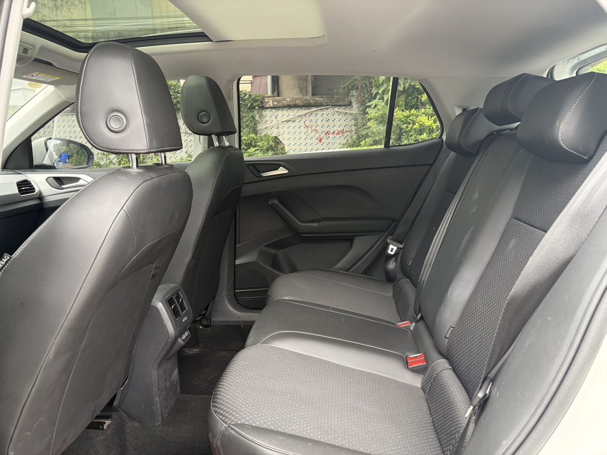 2024 VW Tacqua auto with sunroof photo 8