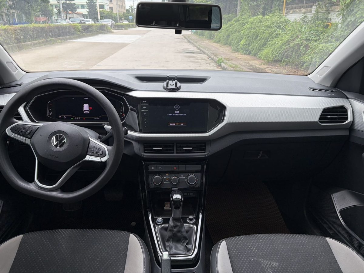 2024 VW Tacqua auto with sunroof photo 9
