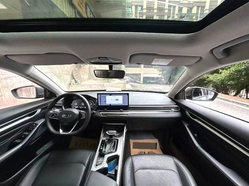 2024 Geely Emgrand Premium Edition with sunroof photo 3