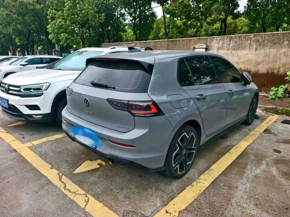 2025 Golf 8.5 R-line photo 2