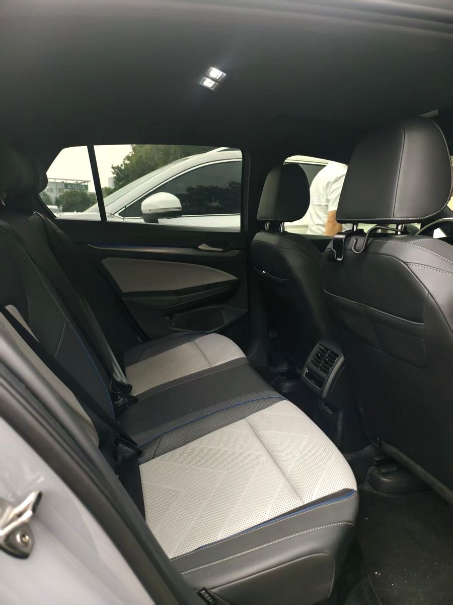 2025 Golf 8.5 R-line photo 4