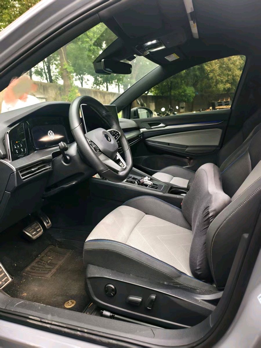 2025 Golf 8.5 R-line photo 5