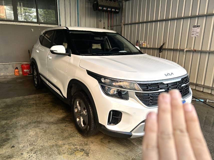 2026 Kia Seltos Luxury edition photo 3