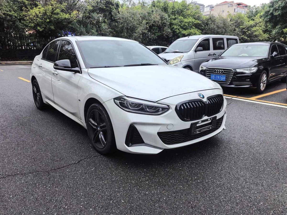 2024 BMW 1 Series 120i 1.5T M Sport Night Edition photo 2