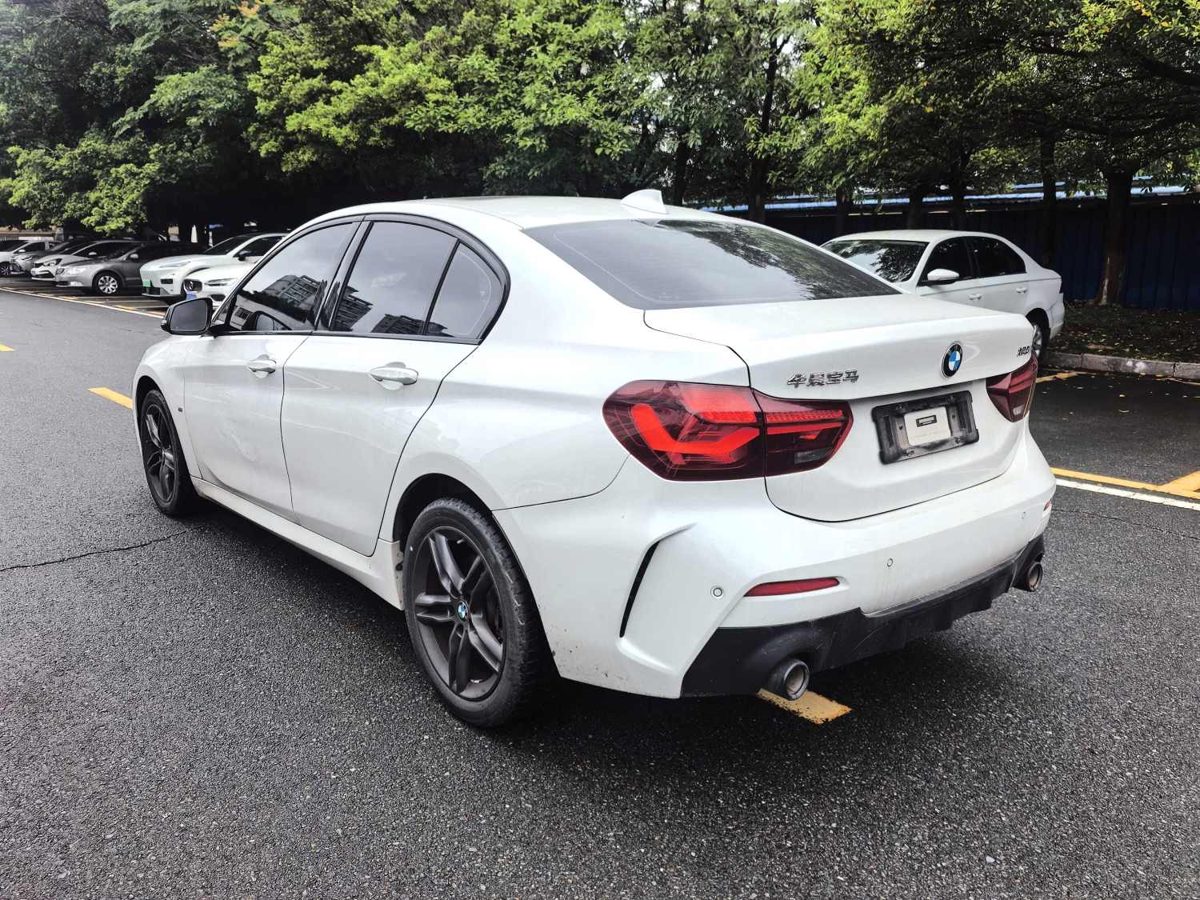 2024 BMW 1 Series 120i 1.5T M Sport Night Edition photo 3