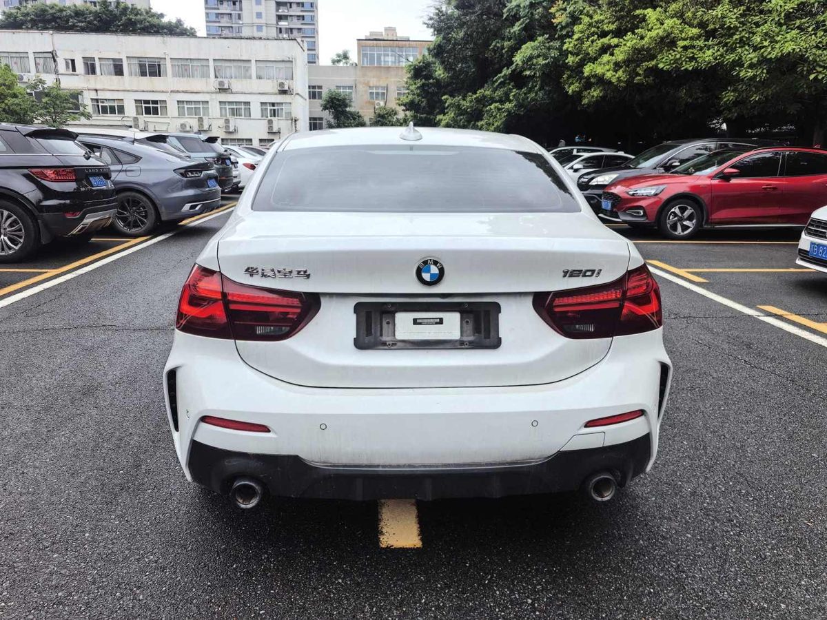 2024 BMW 1 Series 120i 1.5T M Sport Night Edition photo 4