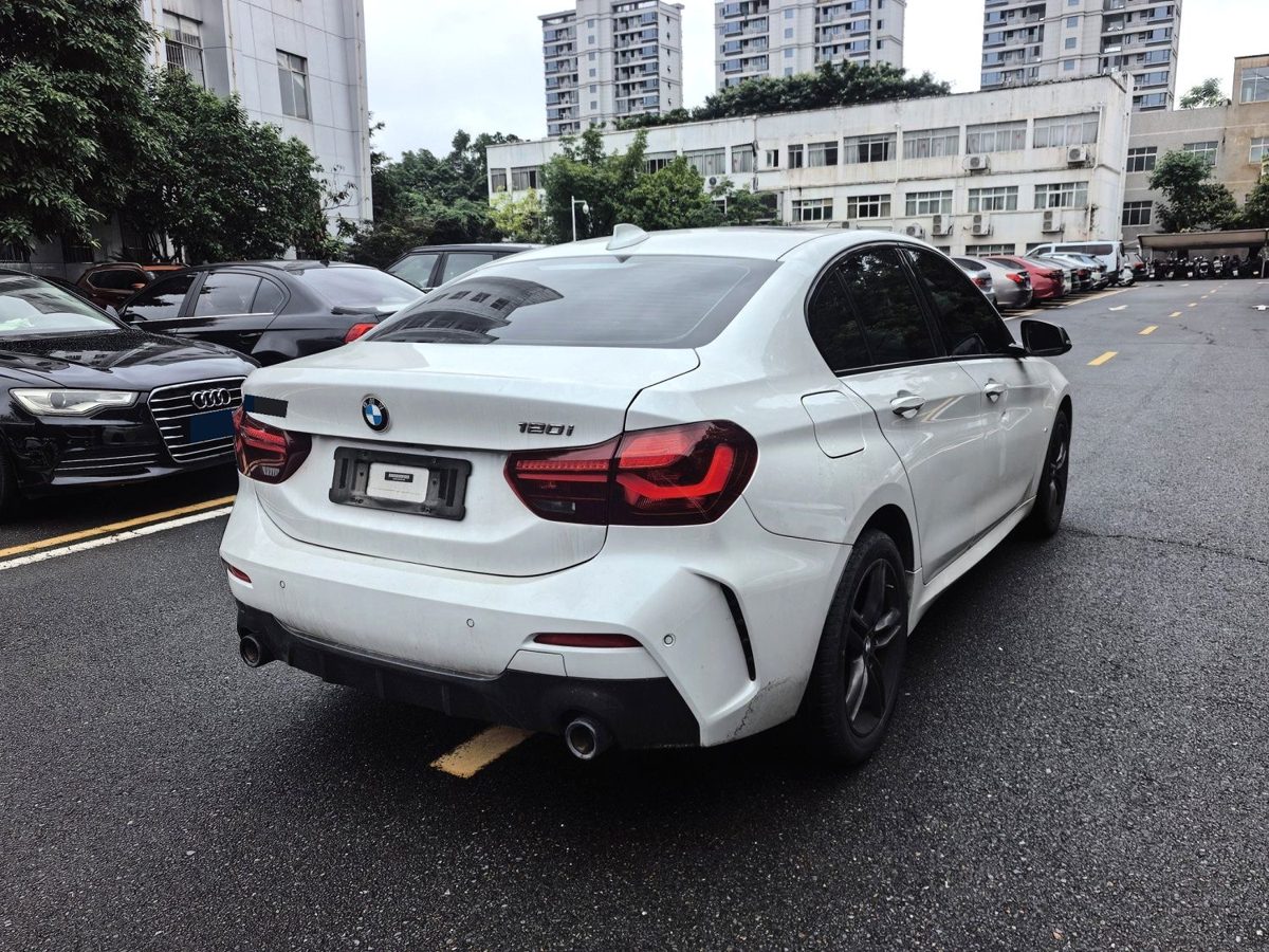 2024 BMW 1 Series 120i 1.5T M Sport Night Edition photo 5