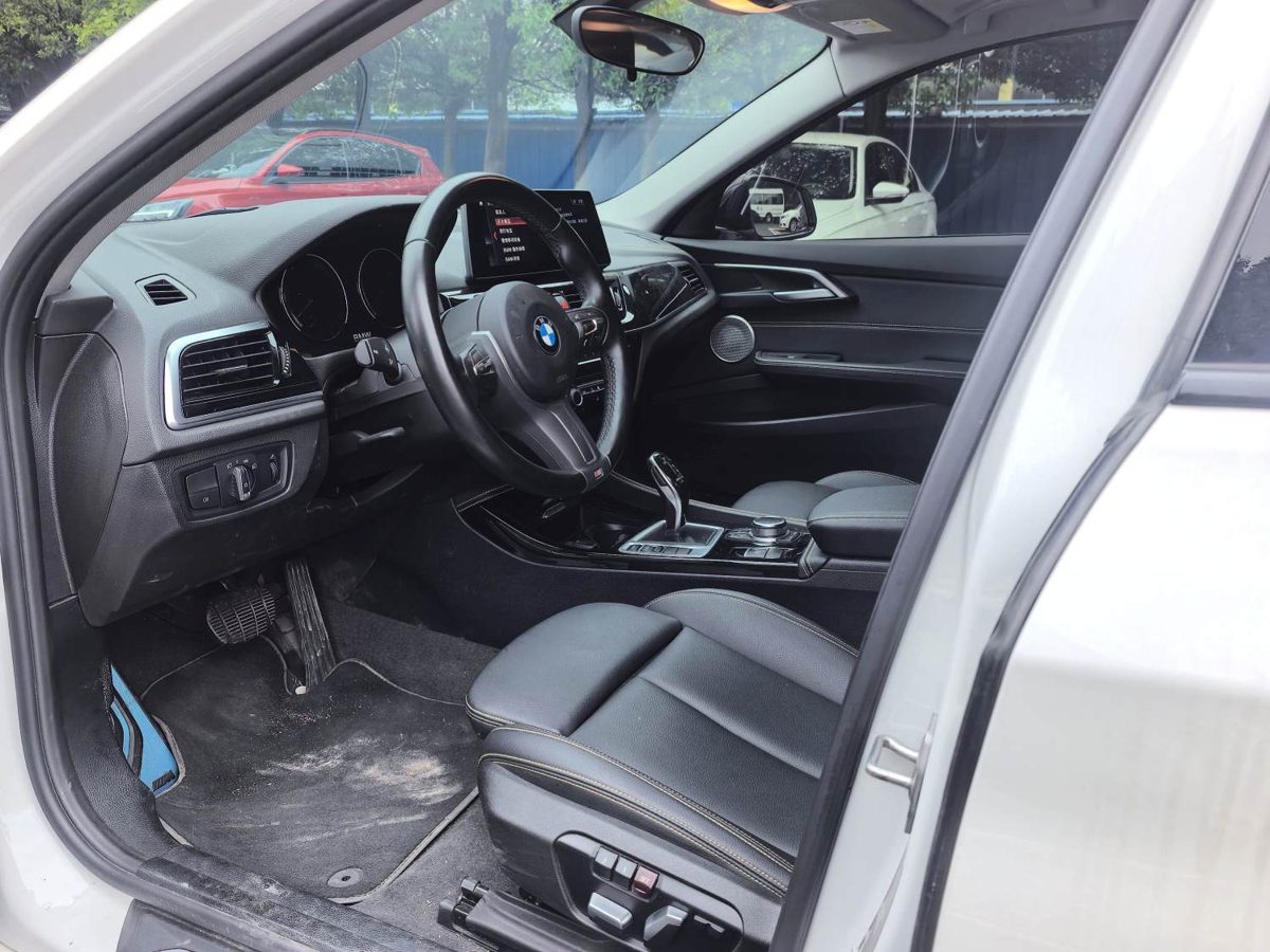 2024 BMW 1 Series 120i 1.5T M Sport Night Edition photo 7