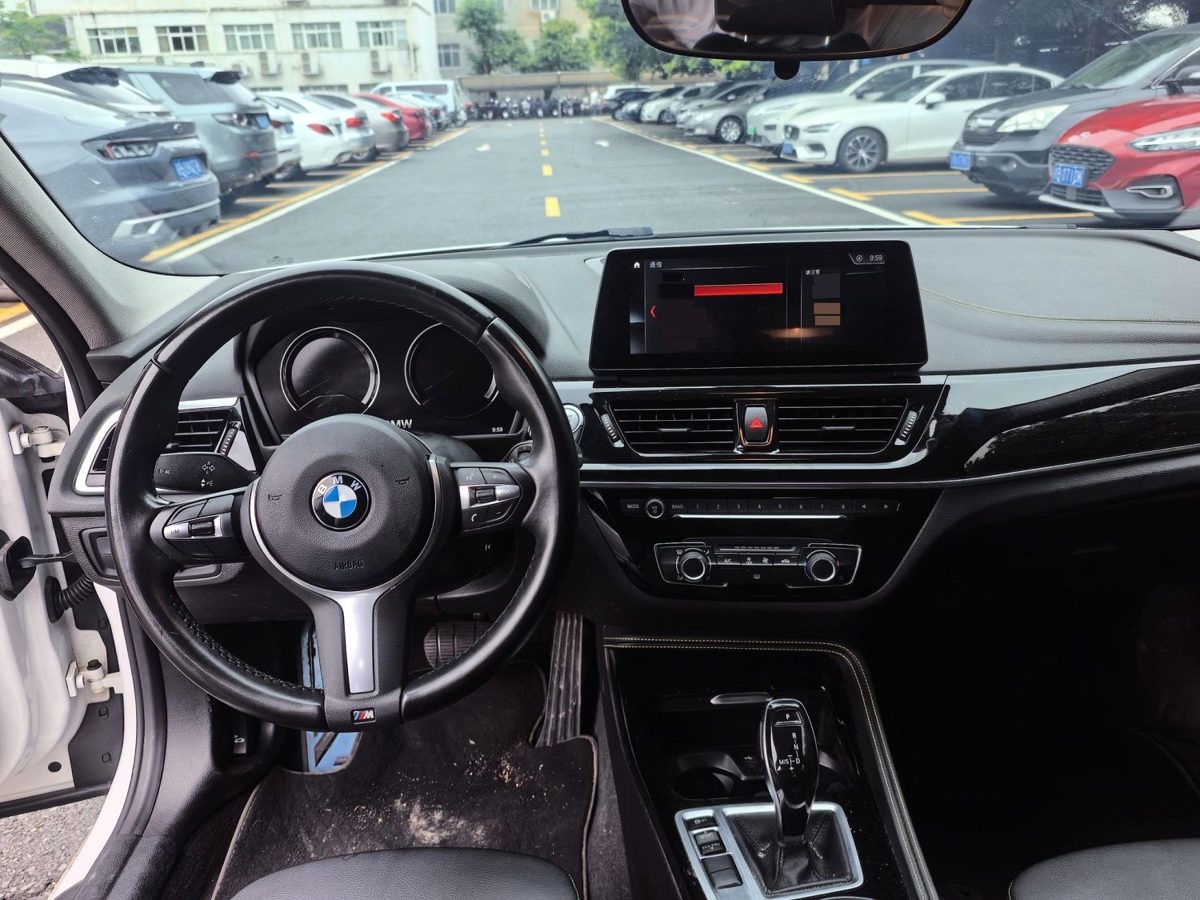 2024 BMW 1 Series 120i 1.5T M Sport Night Edition photo 8