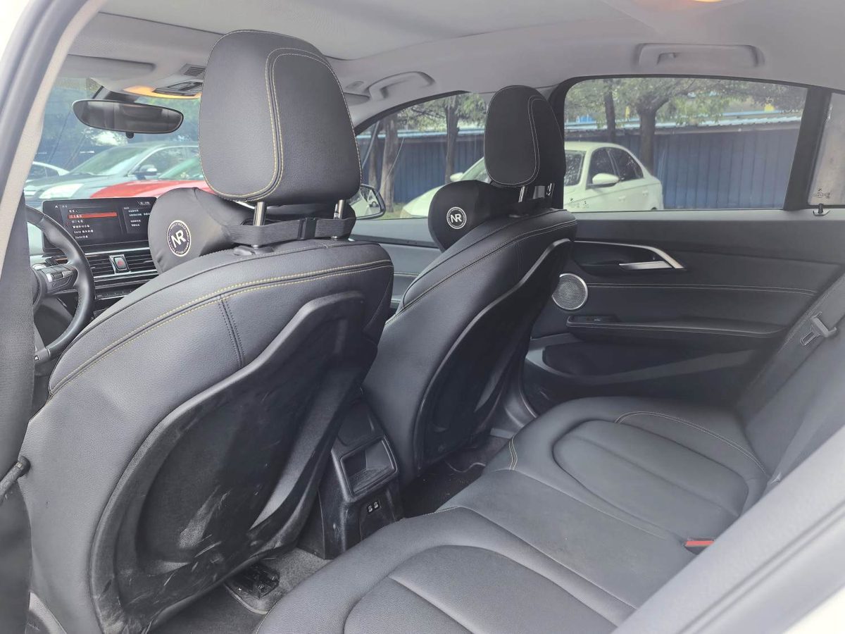 2024 BMW 1 Series 120i 1.5T M Sport Night Edition photo 9