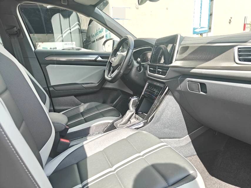 VW T-roc 300TSI CHENGUANG Edition photo 9
