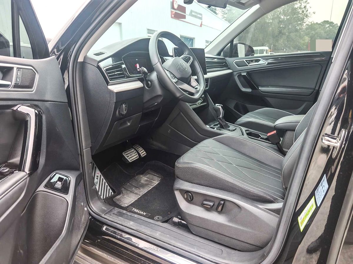 2025 VW TiguanL 300TSI LongTeng edition photo 5