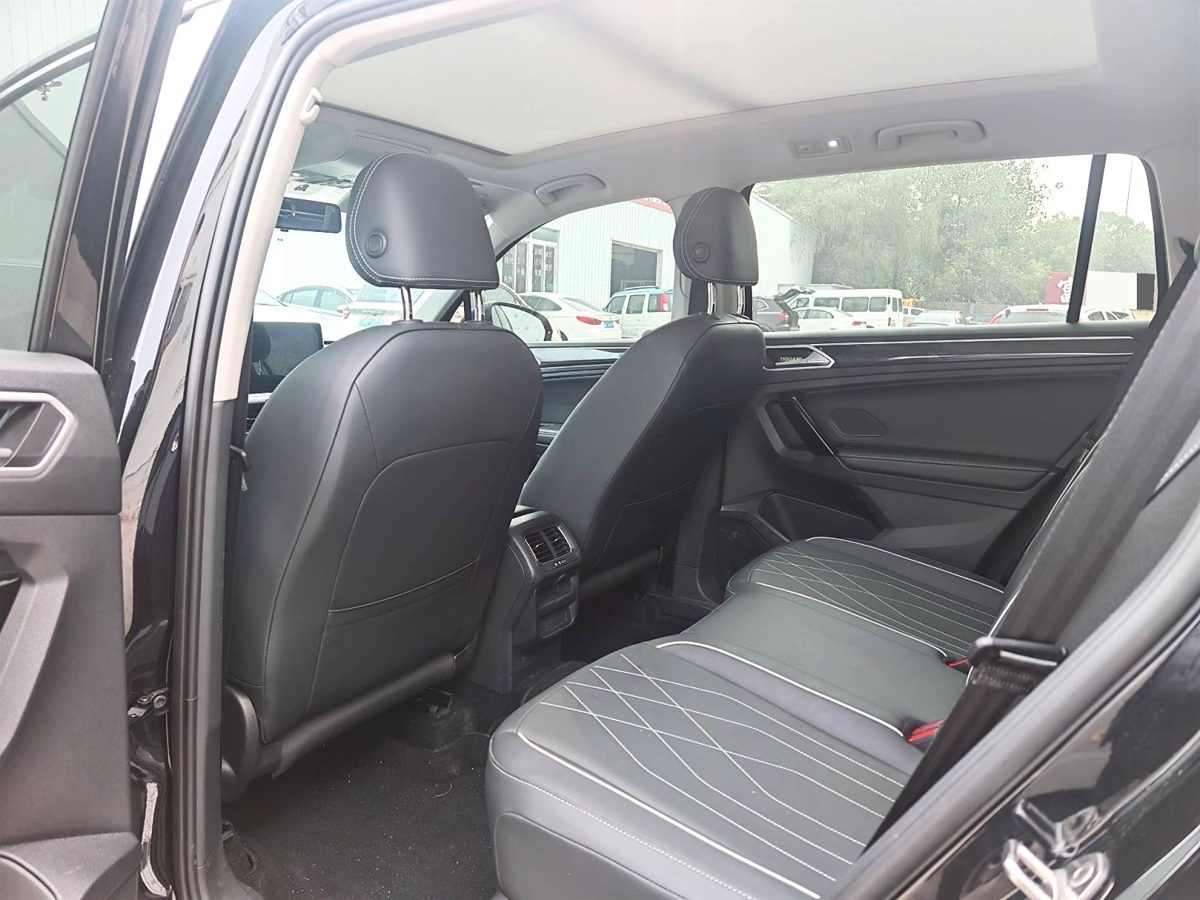 2025 VW TiguanL 300TSI LongTeng edition photo 6