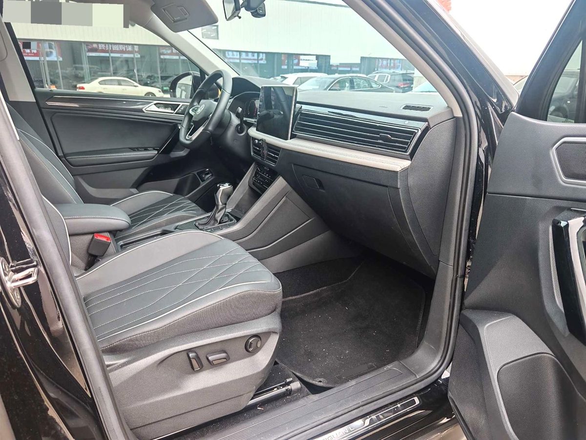 2025 VW TiguanL 300TSI LongTeng edition photo 7