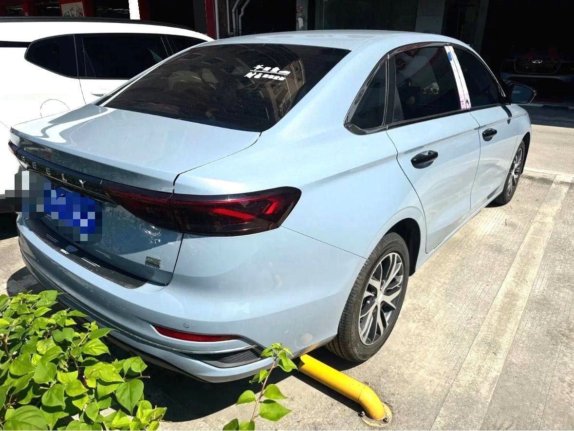 2024 Geely Emgrand Champion Luxury Edition photo 3