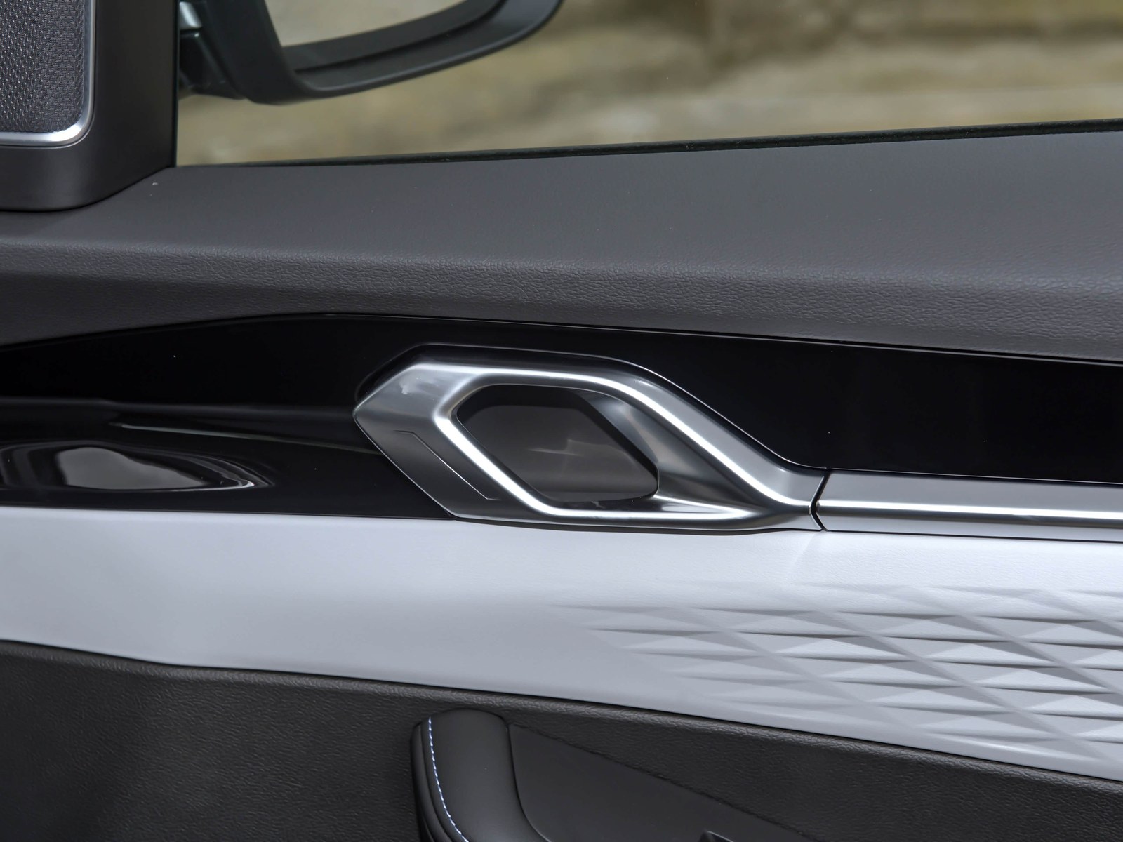 Coolray open trunk cargo area