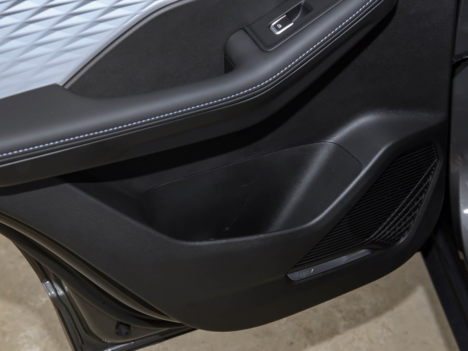 Coolray rear seat, door open