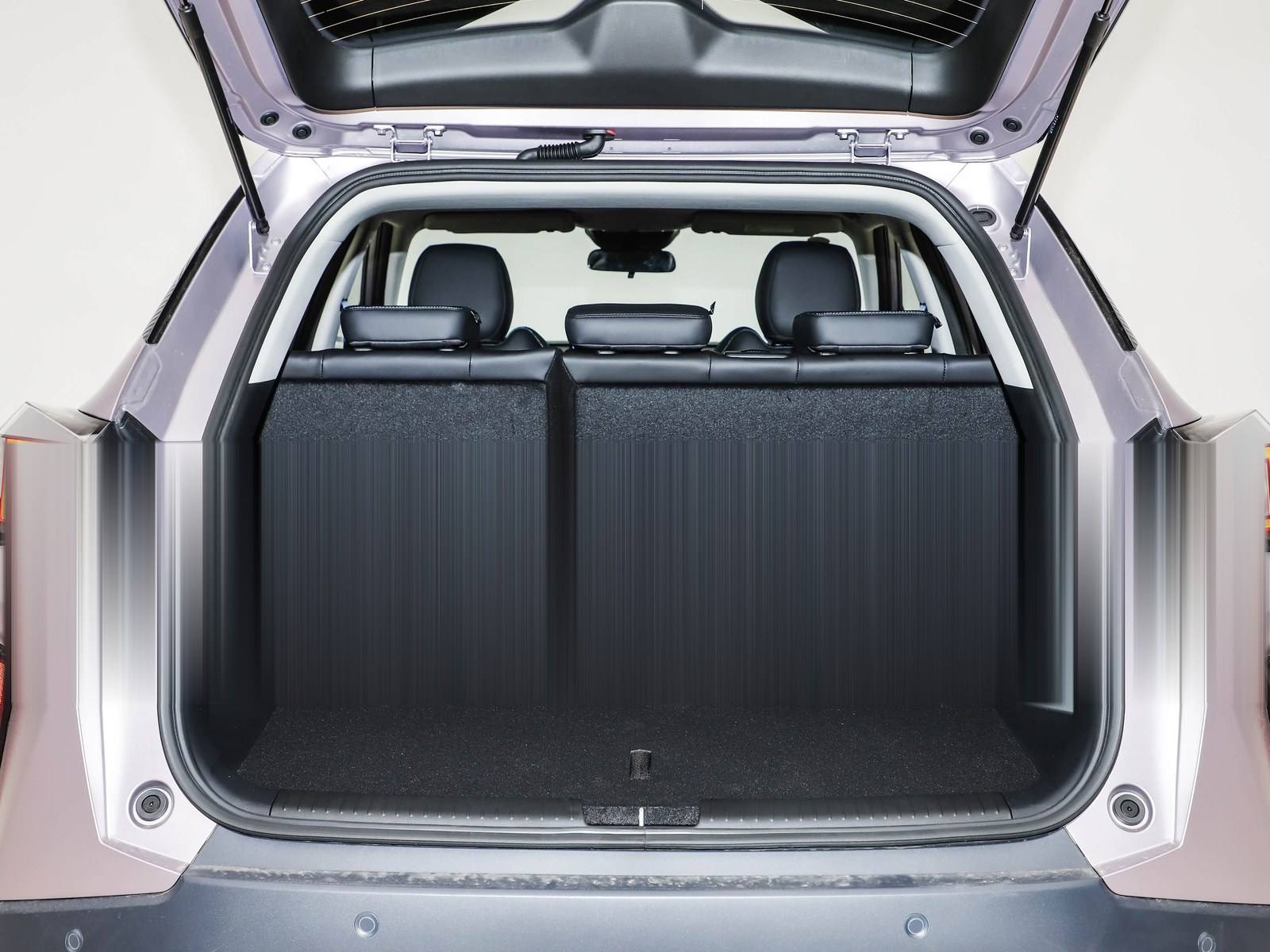 GS3 open trunk cargo area