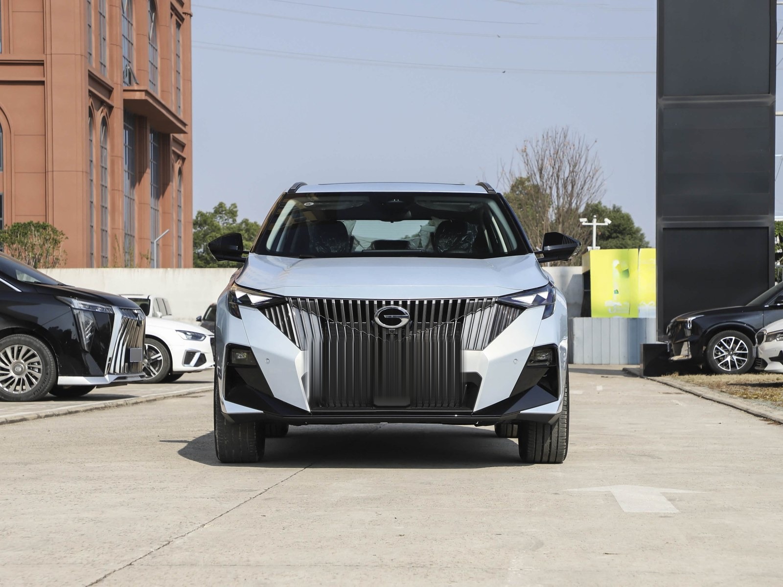 GS3 front three-quarter outdoor view