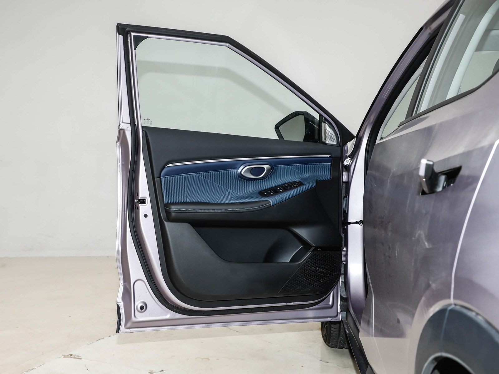 GS3 front row, door open