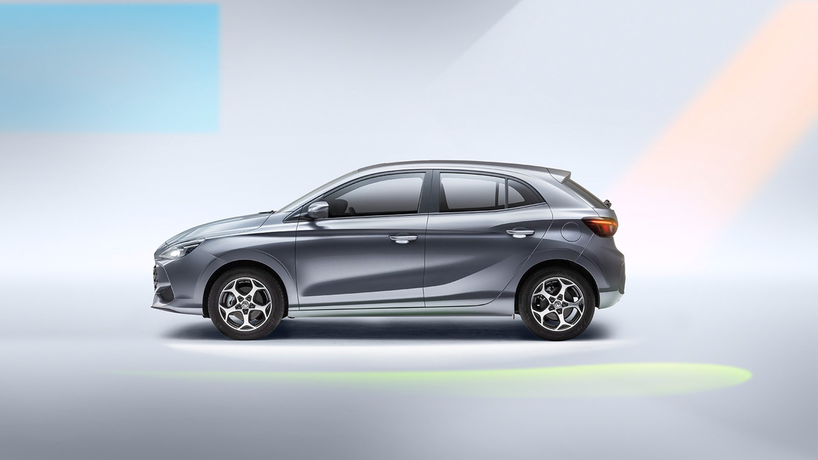 MG 3 front three-quarter, light gray