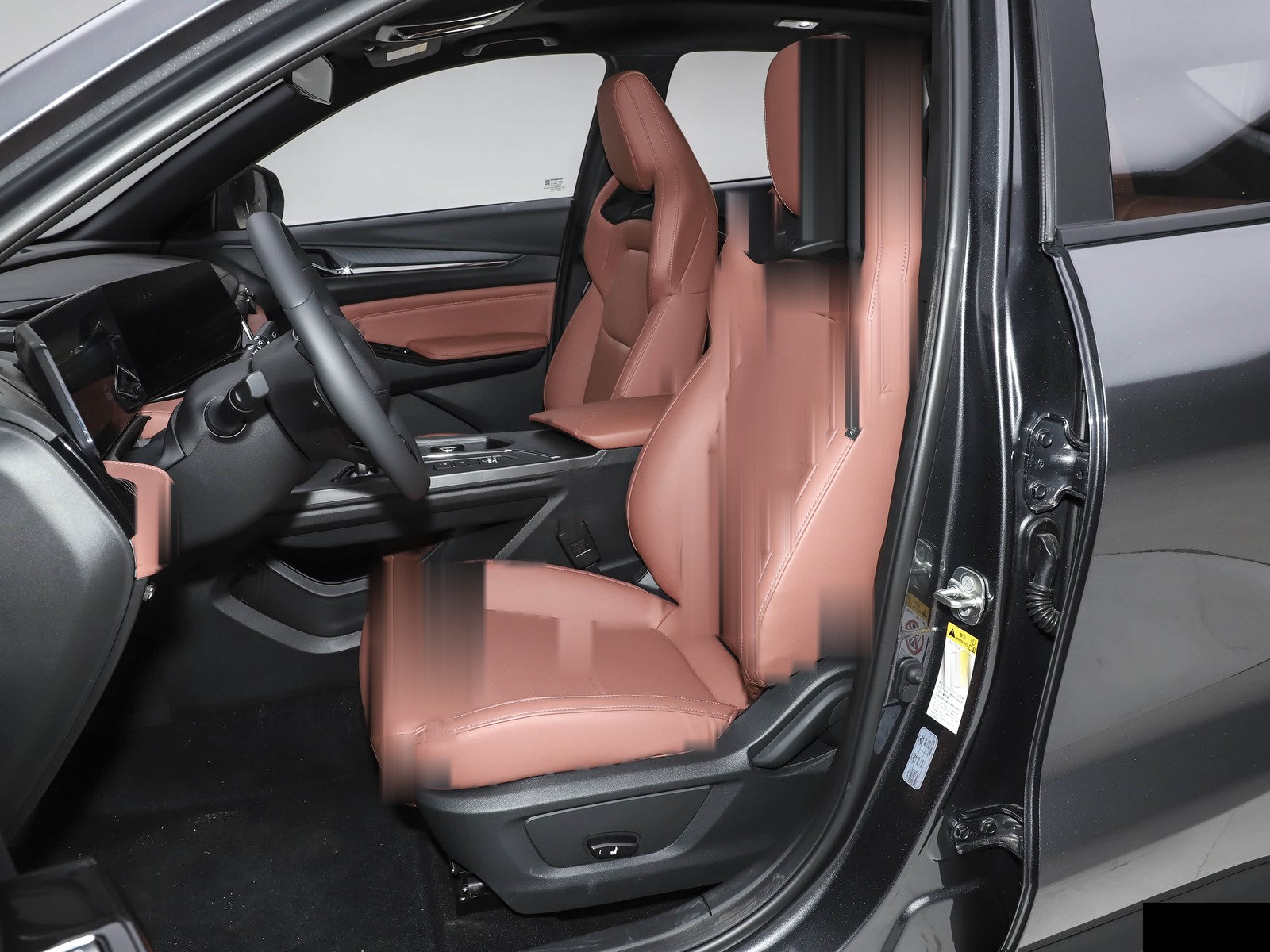 X5 PLUS rear seat, door open